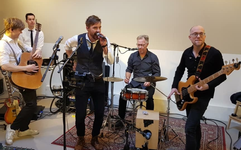 TijgerBROODje TijgerBROODje: Grote band in kleine setting. Betaalbaar en muzikaal. ideaal voor bruiloften en bedrijfsfeesten.